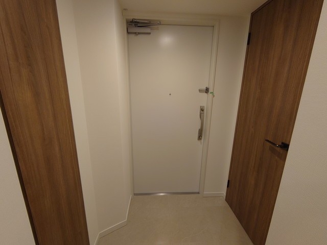 ※写真は同タイプ住戸です。(玄関)