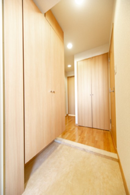 ※写真は同タイプ住戸です。(玄関)