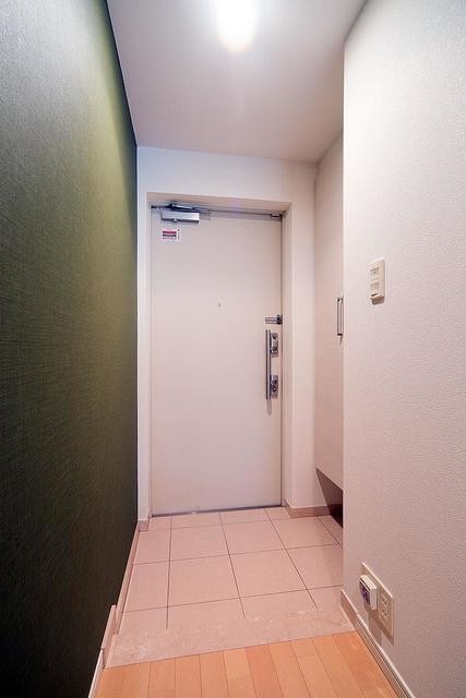 ※写真は同タイプ住戸です。(玄関)
