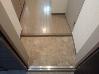 (玄関)