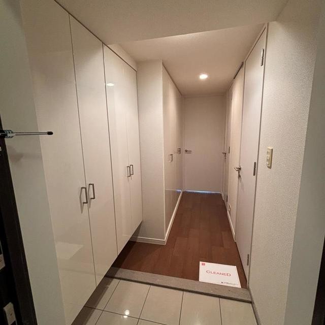 ※写真は同タイプ住戸です。(玄関)