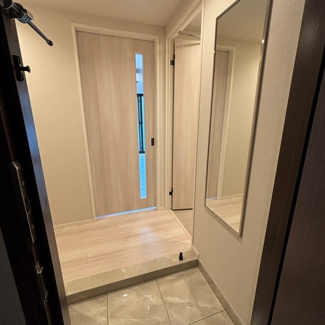 ※写真は同タイプ住戸です。(玄関)