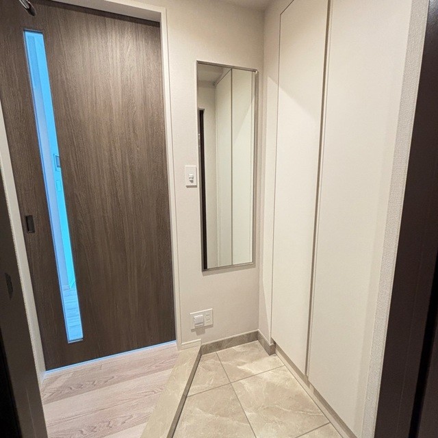 ※写真は同タイプ住戸です。(玄関)