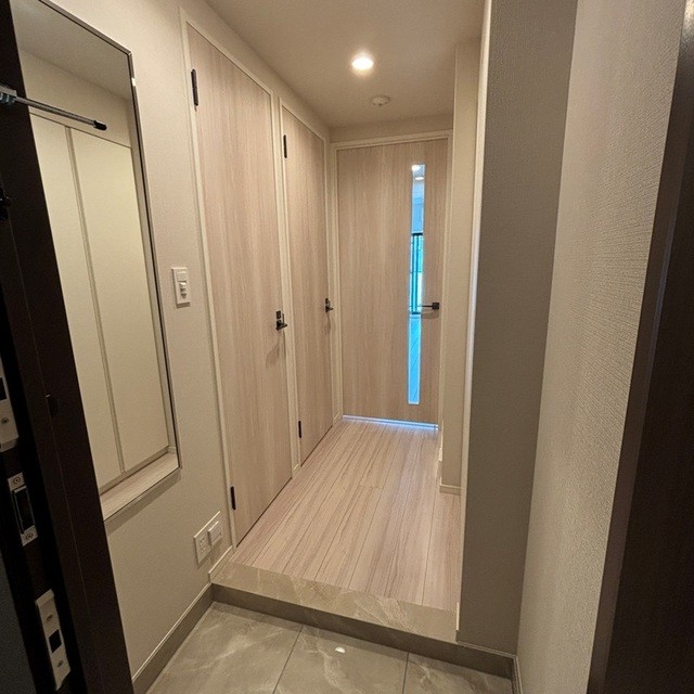 ※写真は同タイプ住戸です。(玄関)