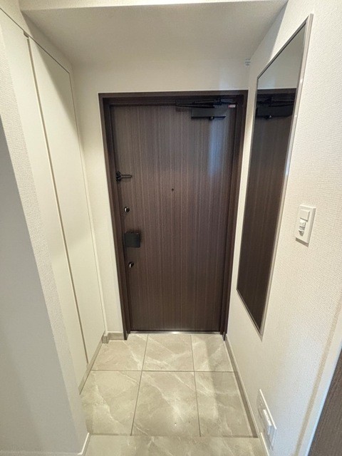 ※写真は同タイプ住戸です。(玄関)