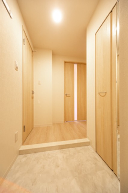 ※写真は同タイプ住戸です。(玄関)