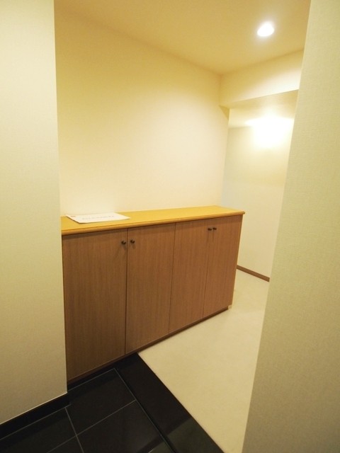 ※写真は同タイプ住戸です。(玄関)
