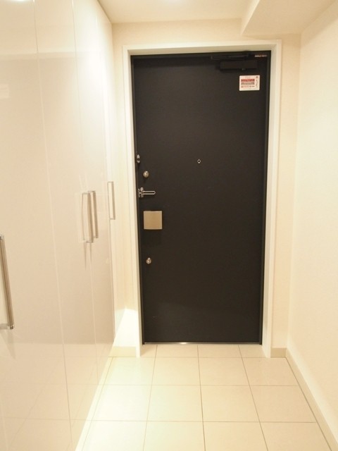 ※写真は同タイプ住戸です。(玄関)