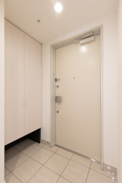 ※写真は同タイプ住戸です。(玄関)