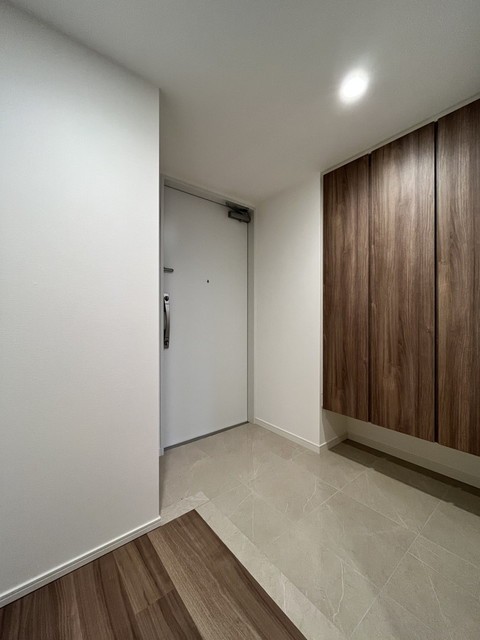 ※写真は同タイプ住戸です。(玄関)