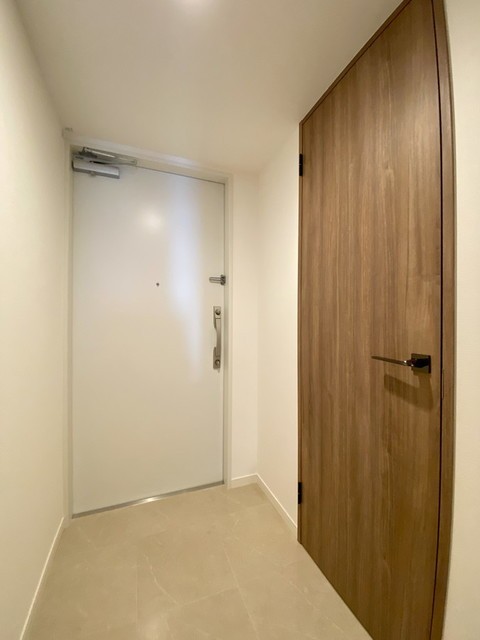 ※写真は同タイプ住戸です。(玄関)