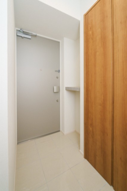 ※写真は同タイプ住戸です。(玄関)