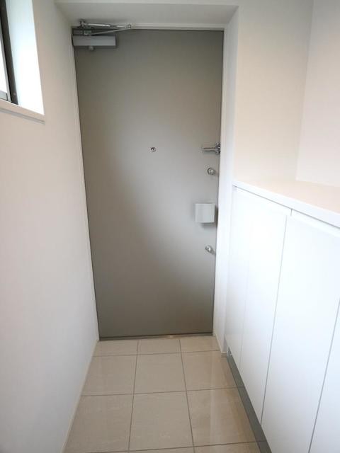 ※写真は同タイプ住戸です。(玄関)