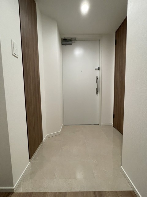 ※写真は同タイプ住戸です。(玄関)