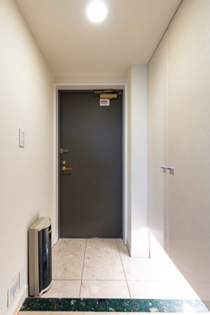 ※写真は同タイプ住戸です。(玄関)