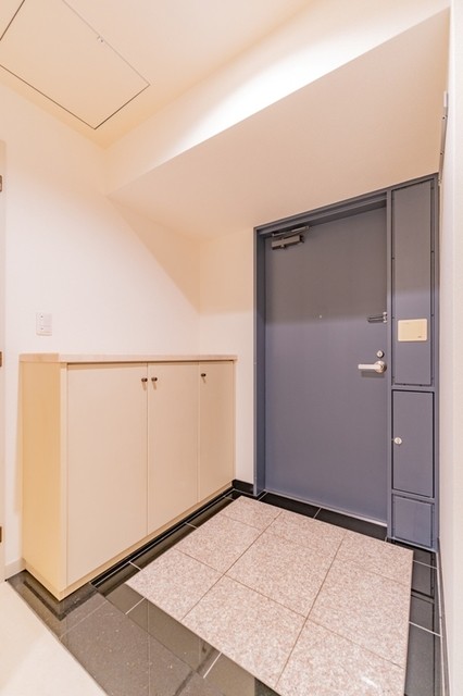 ※写真は同タイプ住戸です。(玄関)