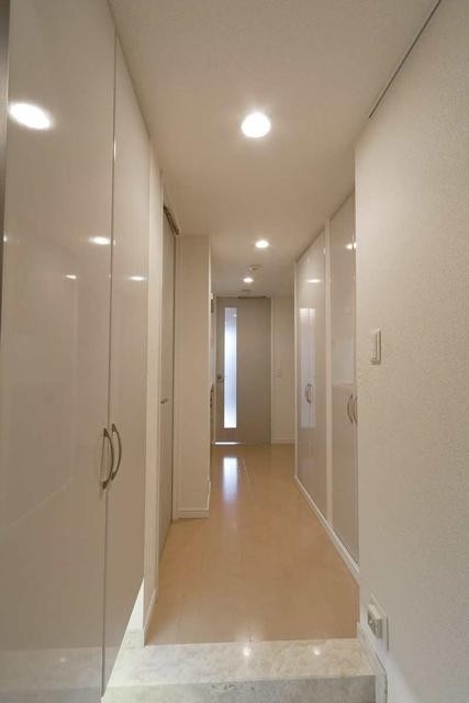※写真は同タイプ住戸です。(玄関)