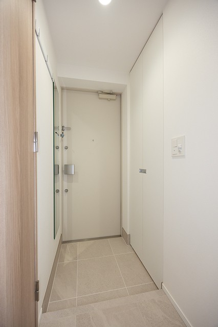 ※写真は同タイプ住戸です。(玄関)