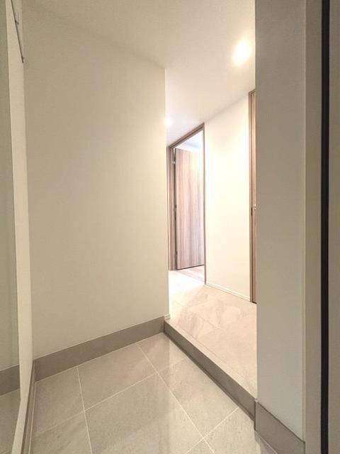 ※写真は同タイプ住戸です。(玄関)