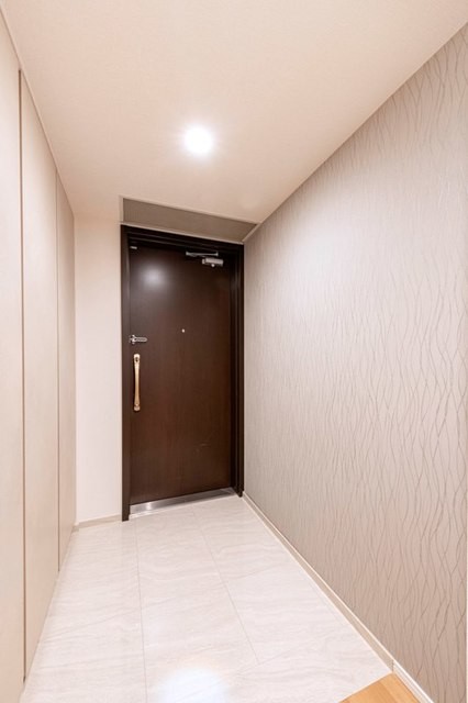 ※写真は同タイプ住戸です。(玄関)