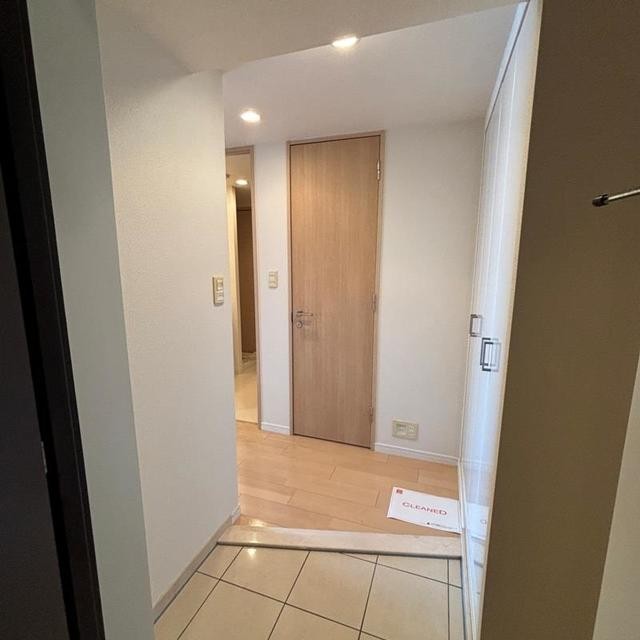 ※写真は同タイプ住戸です。(玄関)