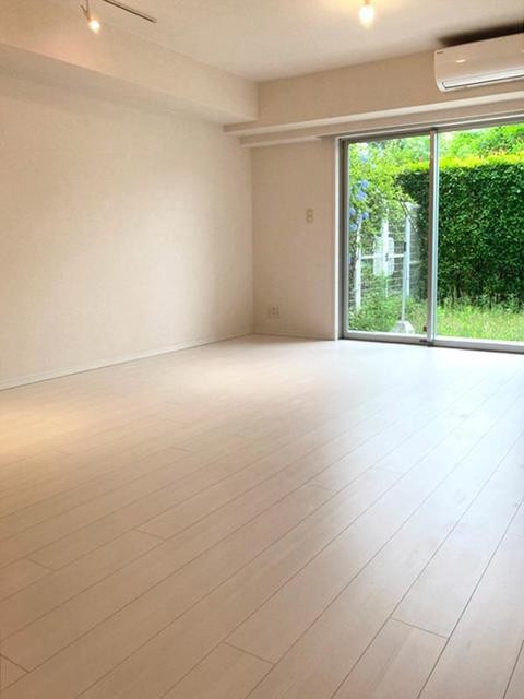 ※写真は同タイプ住戸です。(居間)