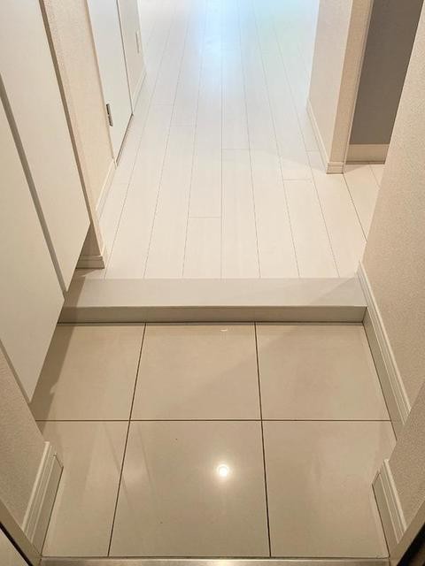 ※写真は同タイプ住戸です。(玄関)