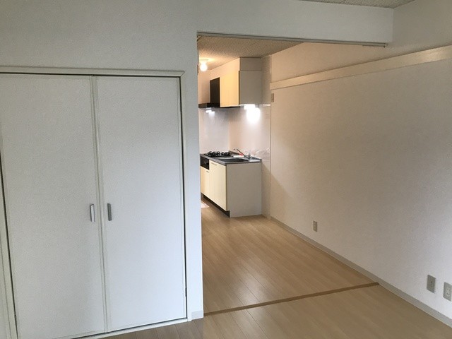 (居間)