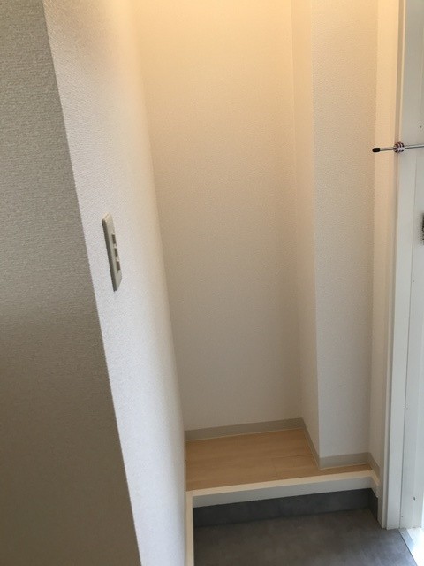 (玄関)