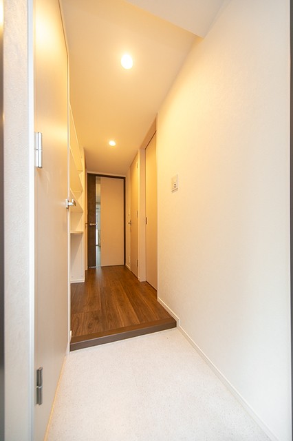 ※写真は同タイプ住戸です。(玄関)