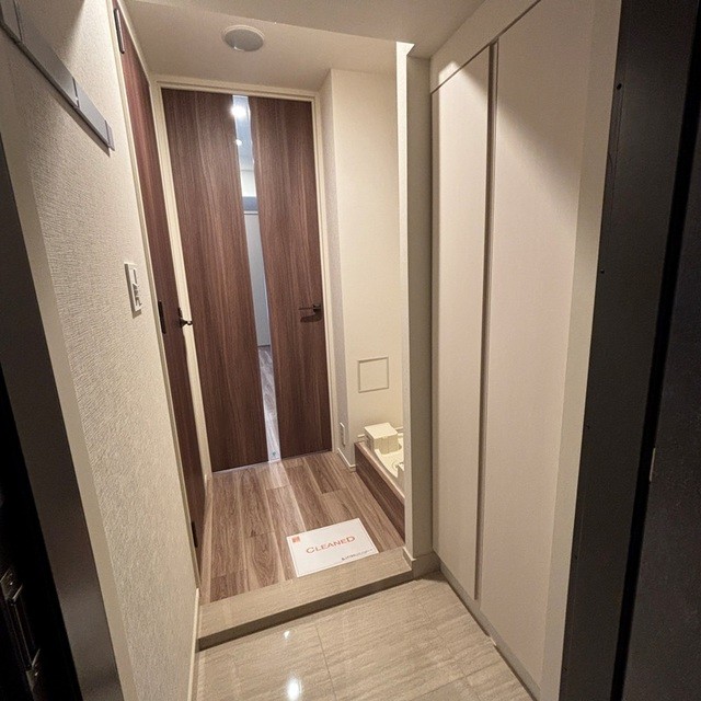 ※写真は同タイプ住戸です。(玄関)