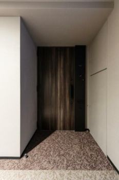 ※同仕様写真を含む(玄関)