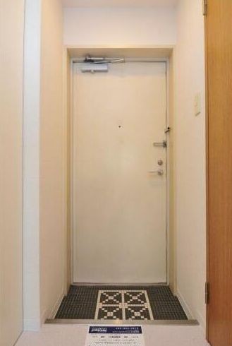 ※同仕様写真含む。(玄関)