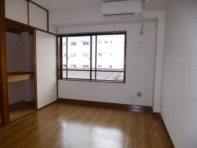 (居間)