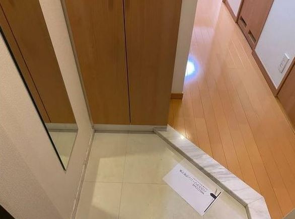 (玄関)