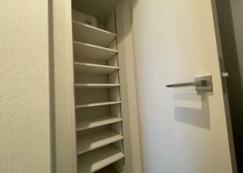 (玄関)