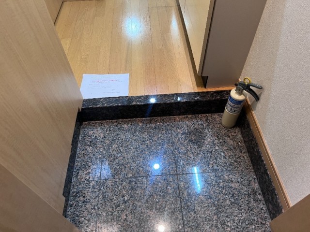 (玄関)