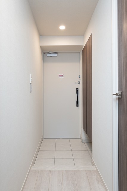 ※写真は同タイプ住戸です。(玄関)