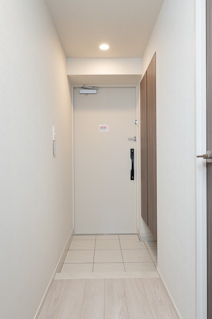 ※写真は同タイプ住戸です。(玄関)