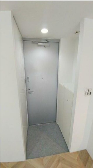 (玄関)