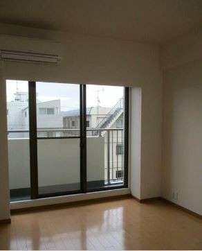 ※同仕様写真を含む(居間)
