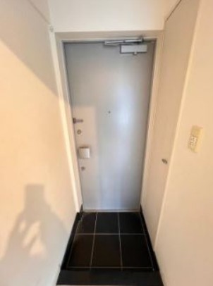 ※同仕様写真含む(玄関)