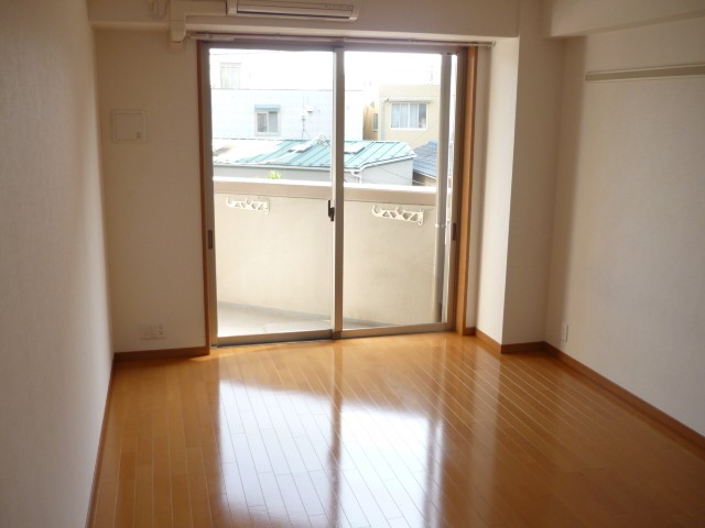 (居間)