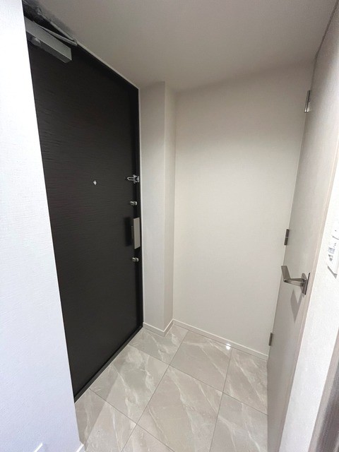 ※写真は同タイプ住戸です。(玄関)