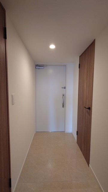 ※写真は同タイプ住戸です。(玄関)