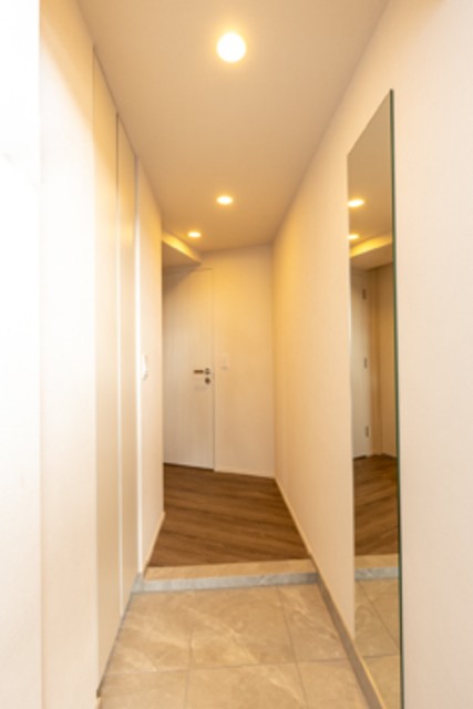 ※写真は同タイプ住戸です。(玄関)