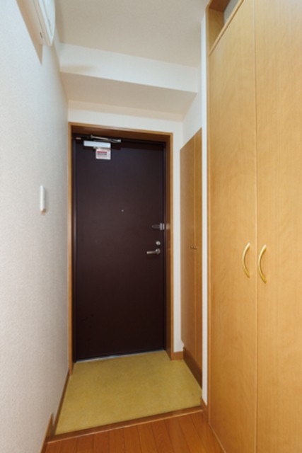 ※写真は同タイプ住戸です。(玄関)
