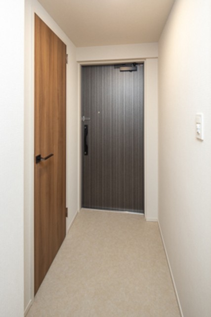 ※写真は同タイプ住戸です。(玄関)