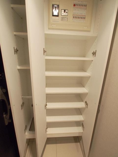 ※写真は同タイプ住戸です。(玄関)