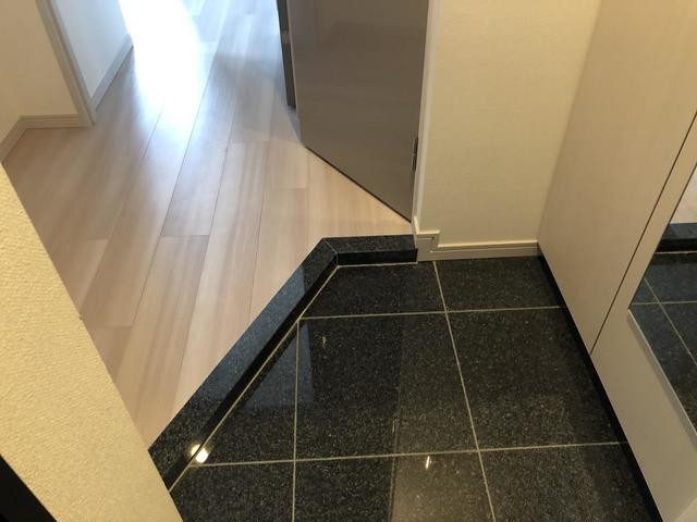 ※写真は同タイプ住戸です。(玄関)